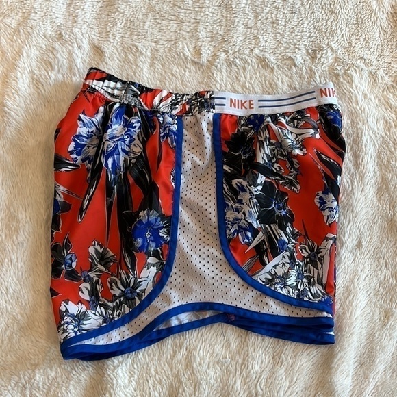 Nike Floral Tempo Dri-Fit running shorts size x-small - Picture 5 of 8